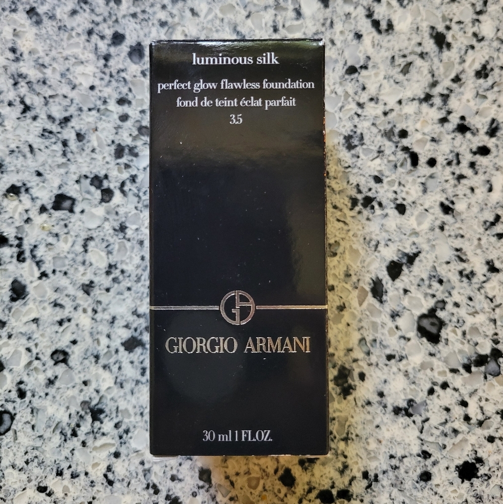 Giorgio Armani Luminous Silk Foundation Box
